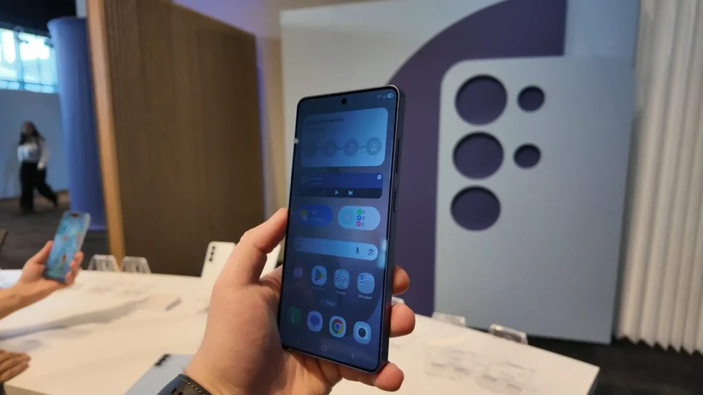 نمایشگر حریم خصوص گلکسی اس ۲۶ اولترا