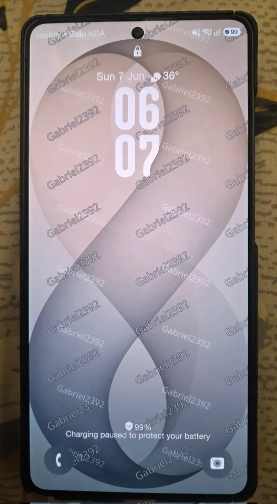 حاشیههای باریکتر نمایشگر در تصاویر جدید Galaxy Z Fold 8 Ultra دیده میشود.