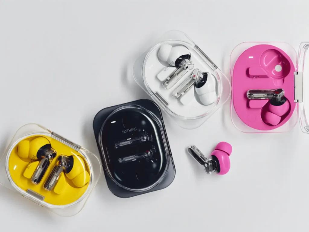 هدفون Nothing Ear (3a) در چهار رنگ مشکی، سفید، زرد و صورتی عرضه می‌شود؛ رنگ صورتی برای نخستین‌بار به سری (a) اضافه شده است.