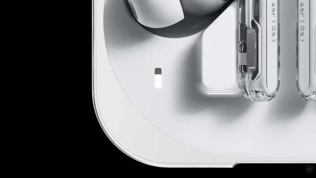کیس شارژ Nothing Ear (3a) با طراحی بازطراحی‌شده و نشانگر LED جدید، شارژدهی مجموع تا ۴۲ ساعت را فراهم می‌کند.
