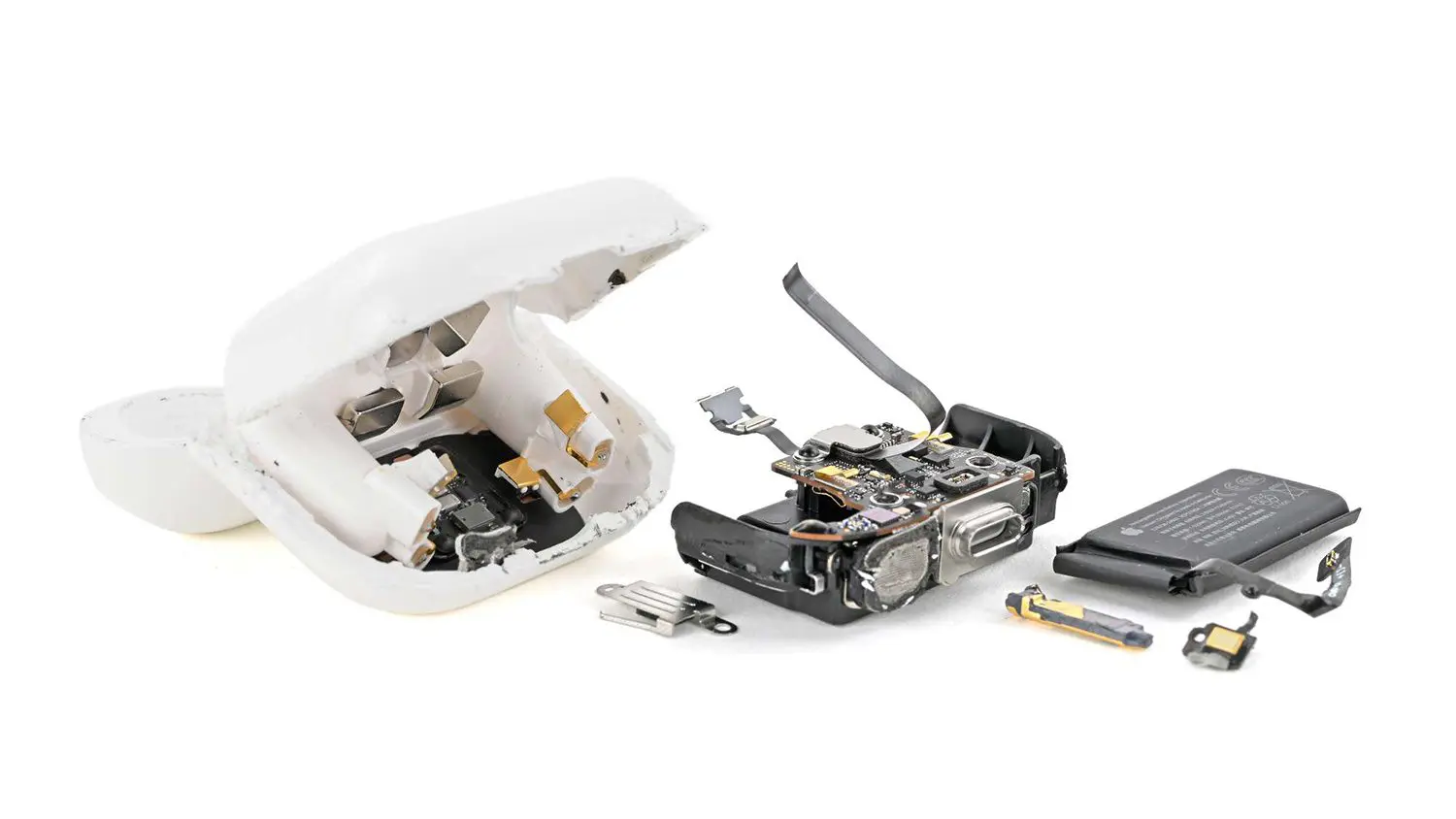 ایرپادز ۵ اپل در کالبدشکافی iFixit کمی تعمیرپذیرتر از نسل‌های قبل ظاهر شد