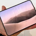 نمایشگر آیفون Duo