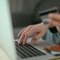 روش استفاده از کارت هدیه جین وست و بانی مد