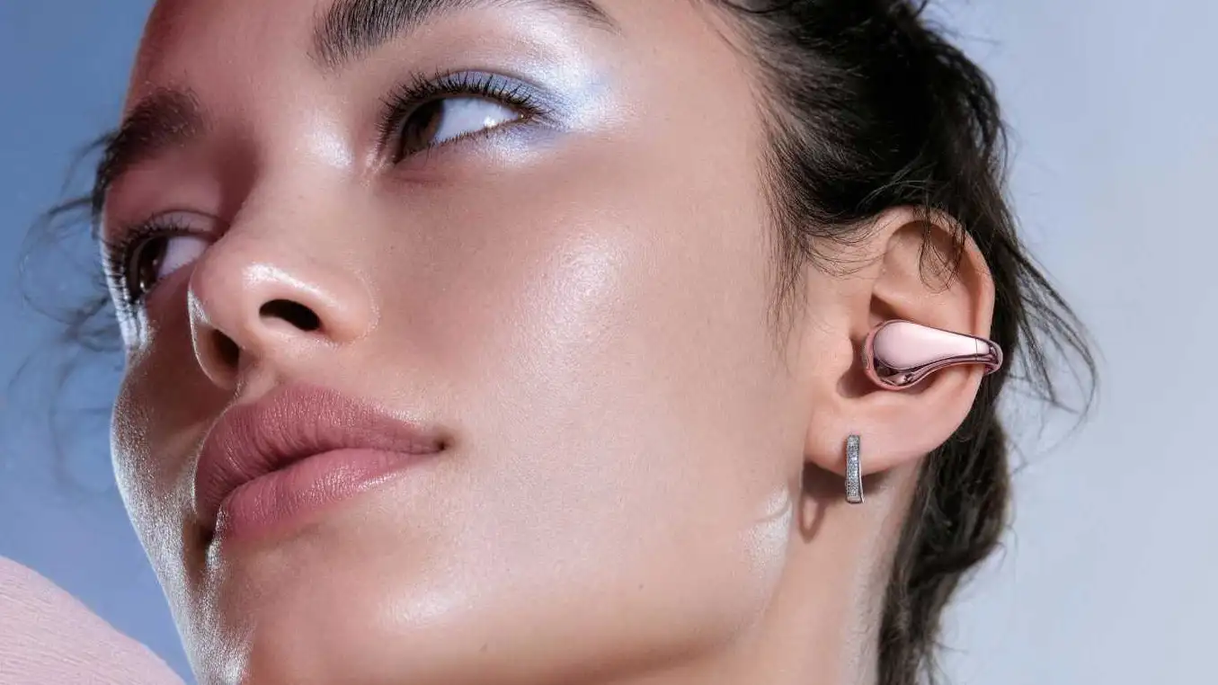 ایربادز گیره‌ای وان پلاس Buds Clip با ترجمه هوش مصنوعی معرفی شد؛ شارژدهی تا ۴۰ ساعت