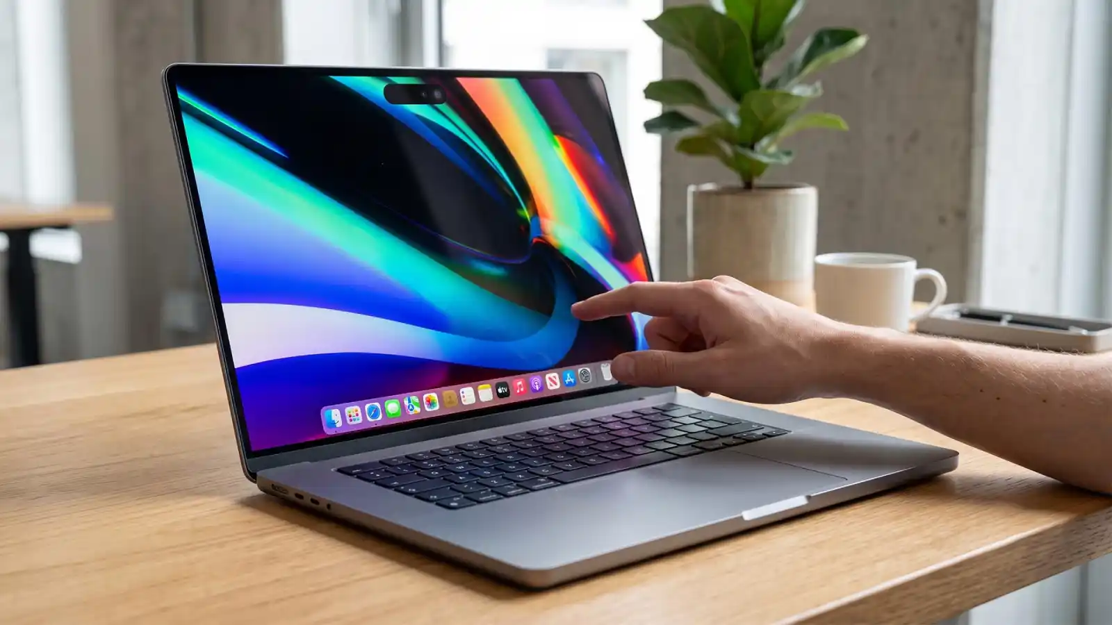مک‌بوک پرو OLED اپل با نمایشگر لمسی طراحی بسیار سبک‌تری خواهد داشت